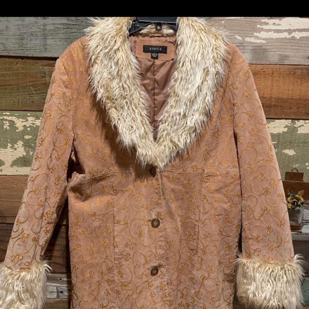 💥SALE💥NWOT BEATIFUL SUEDE EMBORIDED STITCHING COAT 100%GEN. LEATHER EXTERIOR